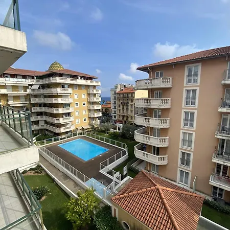 Apartment Magnan 2p-piscine, Clim, Parking *